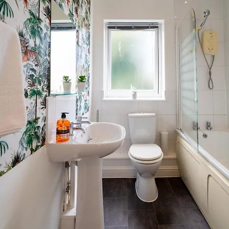 Cozy Urban Retreat | Modern 1br | Free Parking Lejlighed