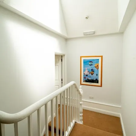 Cozy Urban Retreat | Modern 1br | Free Parking 布里斯托